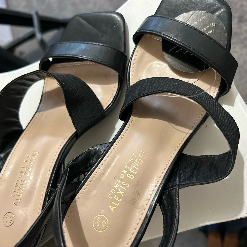 Black Women's‎ Sandals